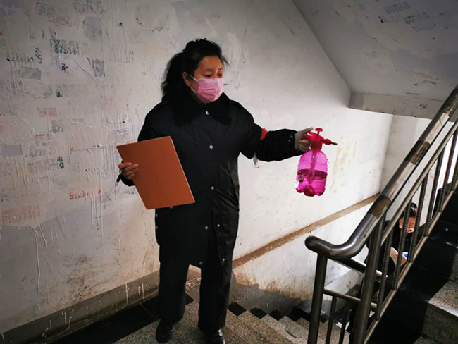 黨建引領(lǐng)，讓黨旗在城市抗“疫”一線高高飄揚